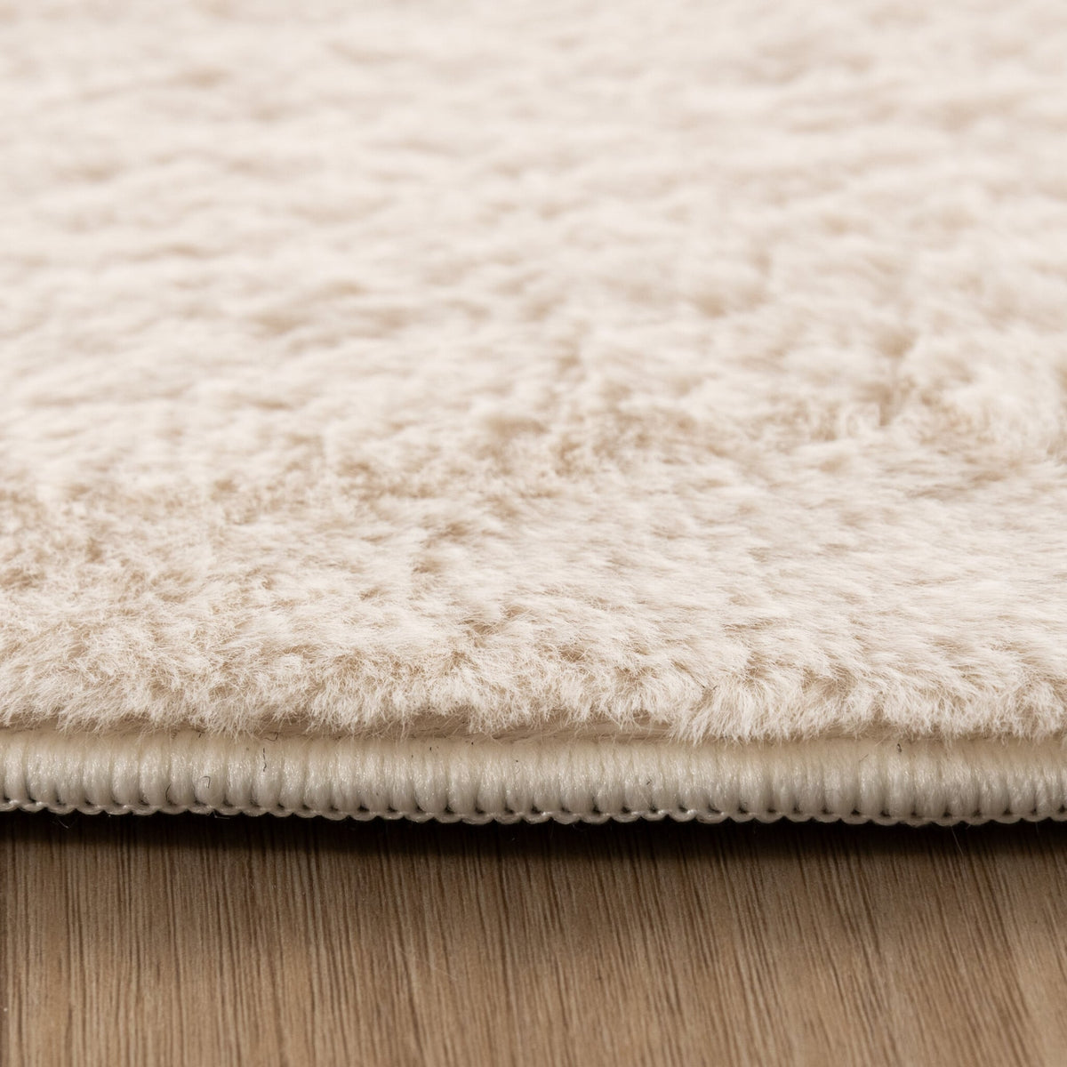 Soft Low-Pile Rug – Cozy Ripple Cream