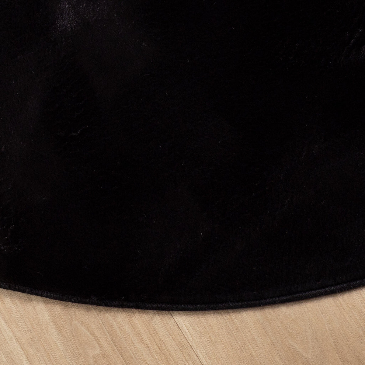 Round Low-Pile Rug - Cozy Black