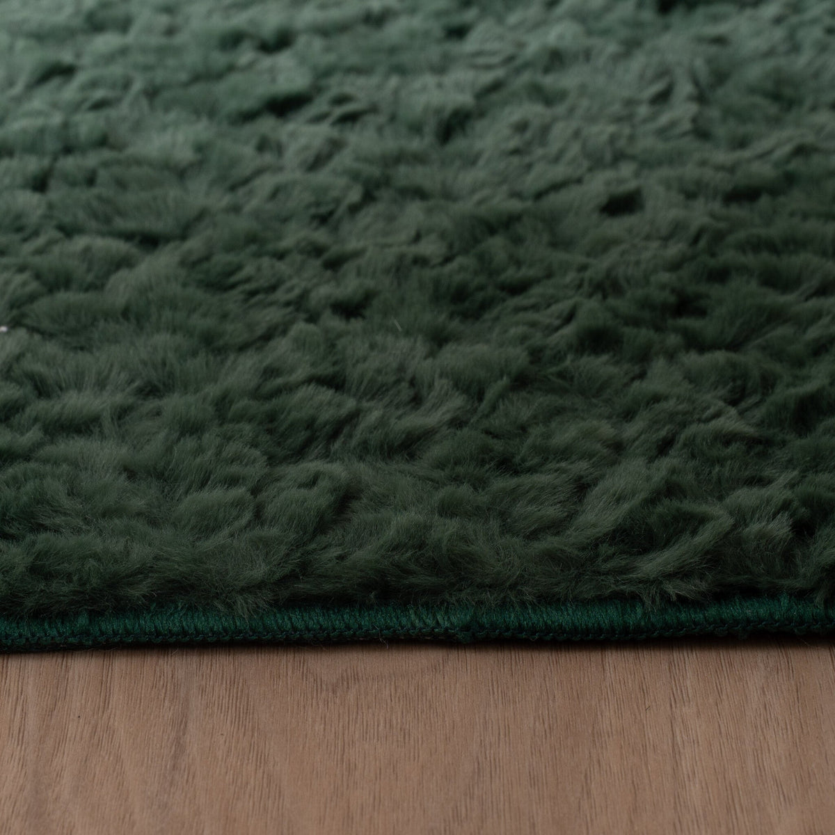 Fluffy Rug – Bobby Green