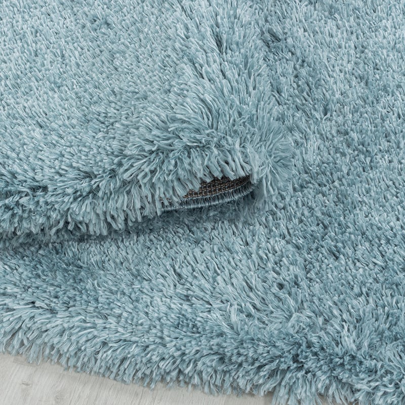 High-Pile Floor Rug - Fuzzy Light Blue