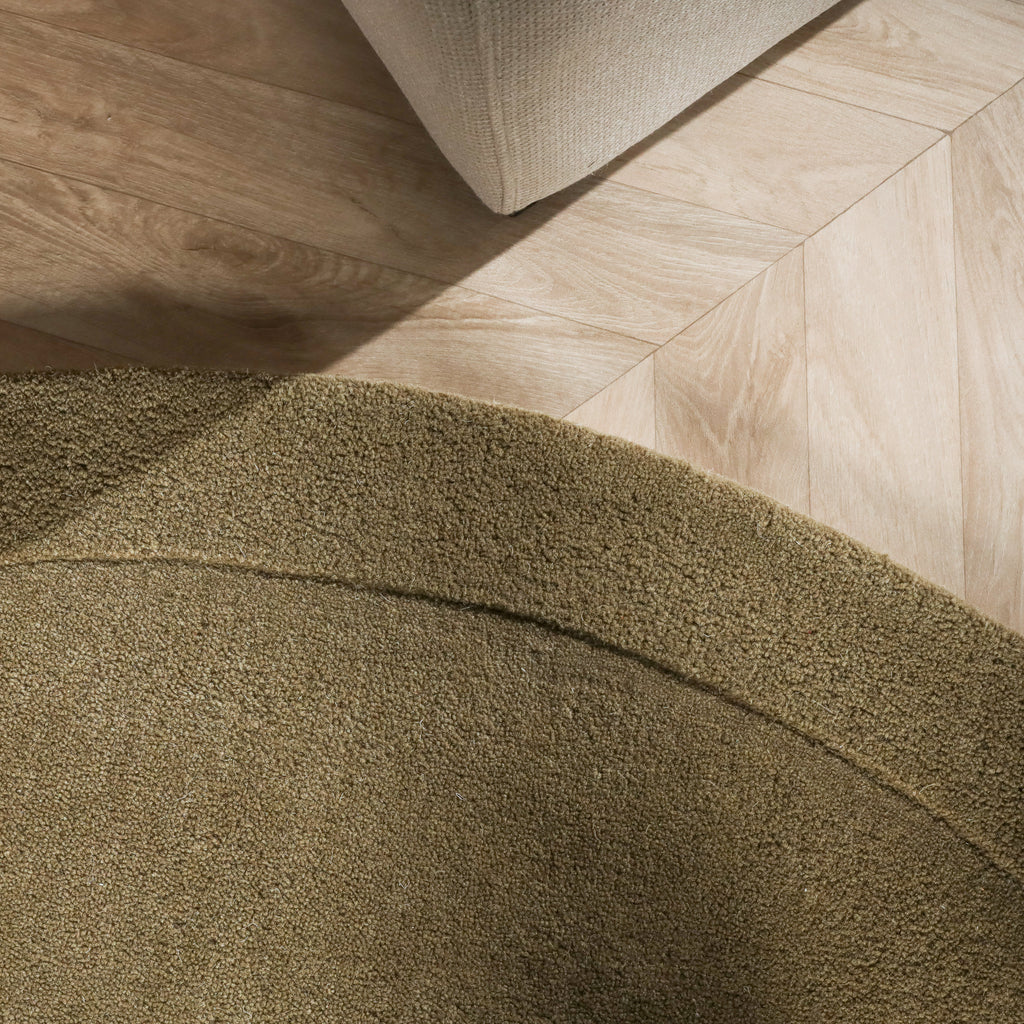 Organic rug - Isara Border Olijfgroen